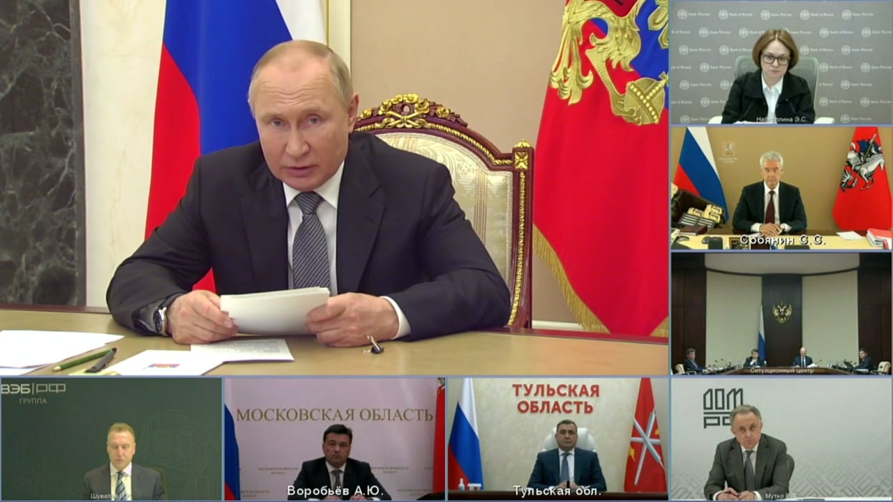 Путин поручил правительству и ЦБ снизить ставки по льготному ипотечному кредитованию