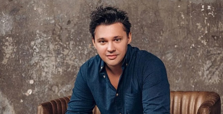 Певец группы «Корни» Кабанов рассказал, почему так и не закрутил роман с Алалыкиной