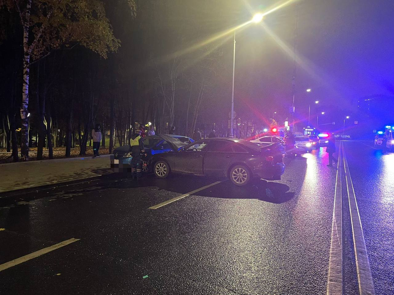 На западе Москвы пьяный автомобилист на полной скорости сбил мать с ребенком
