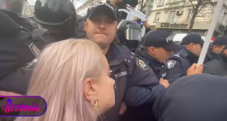 На улицах Кишинева массовые столкновения с полицией