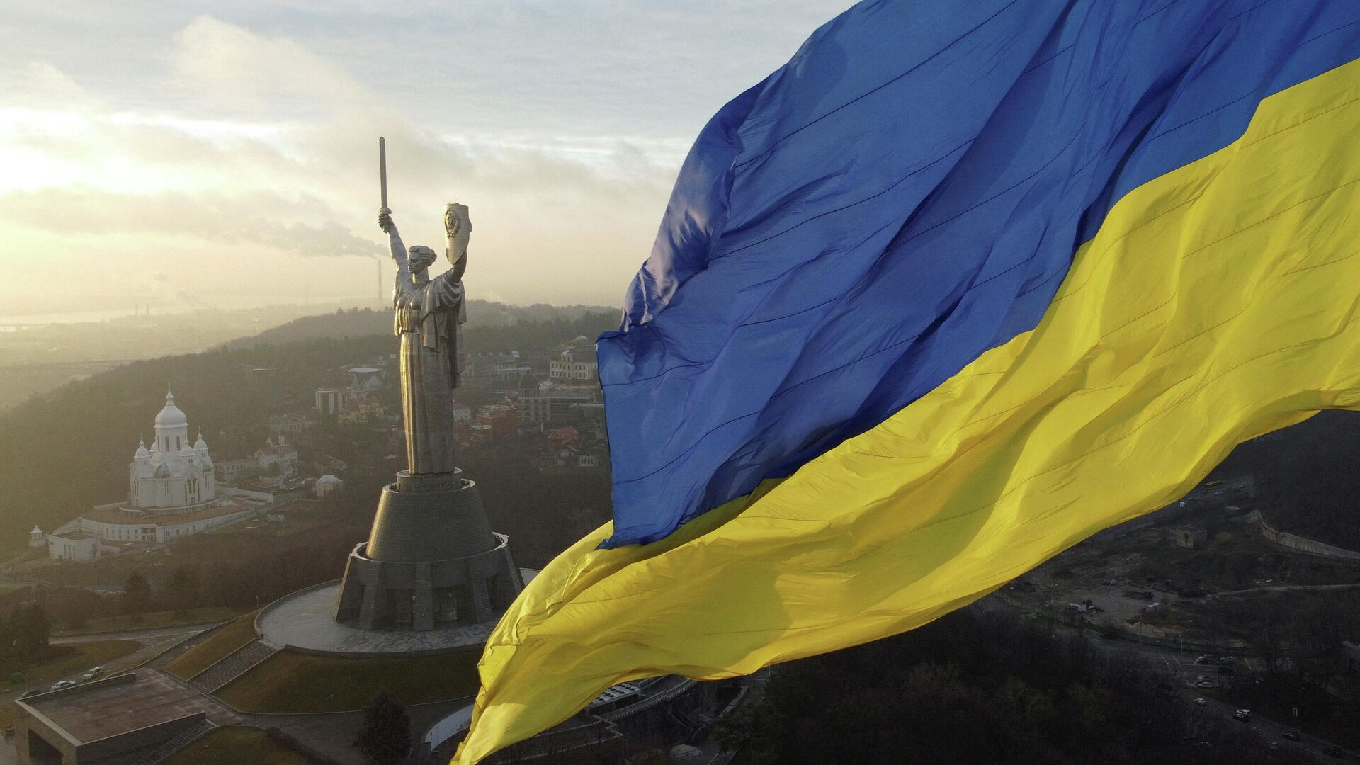 Украинская экономика теряет 200 млн долларов в сутки из-за воздушных тревог