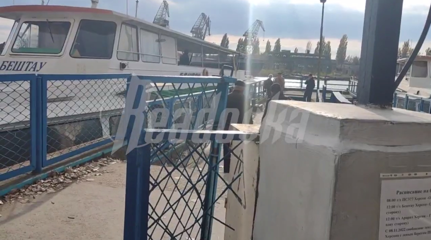 Мирные жители продолжают эвакуироваться из Херсона