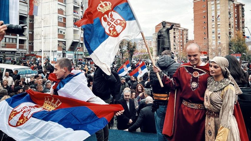 Косовские сербы перекрыли дорогу в знак протеста
