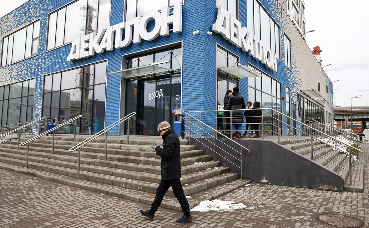 Французская сеть спортивных магазинов Decathlon продаст свой бизнес в России