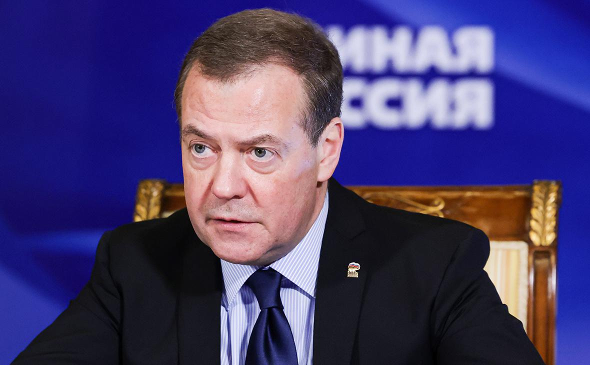 Медведев раскритиковал призыв стран G7 к России подтвердить недопустимость ядерной войны