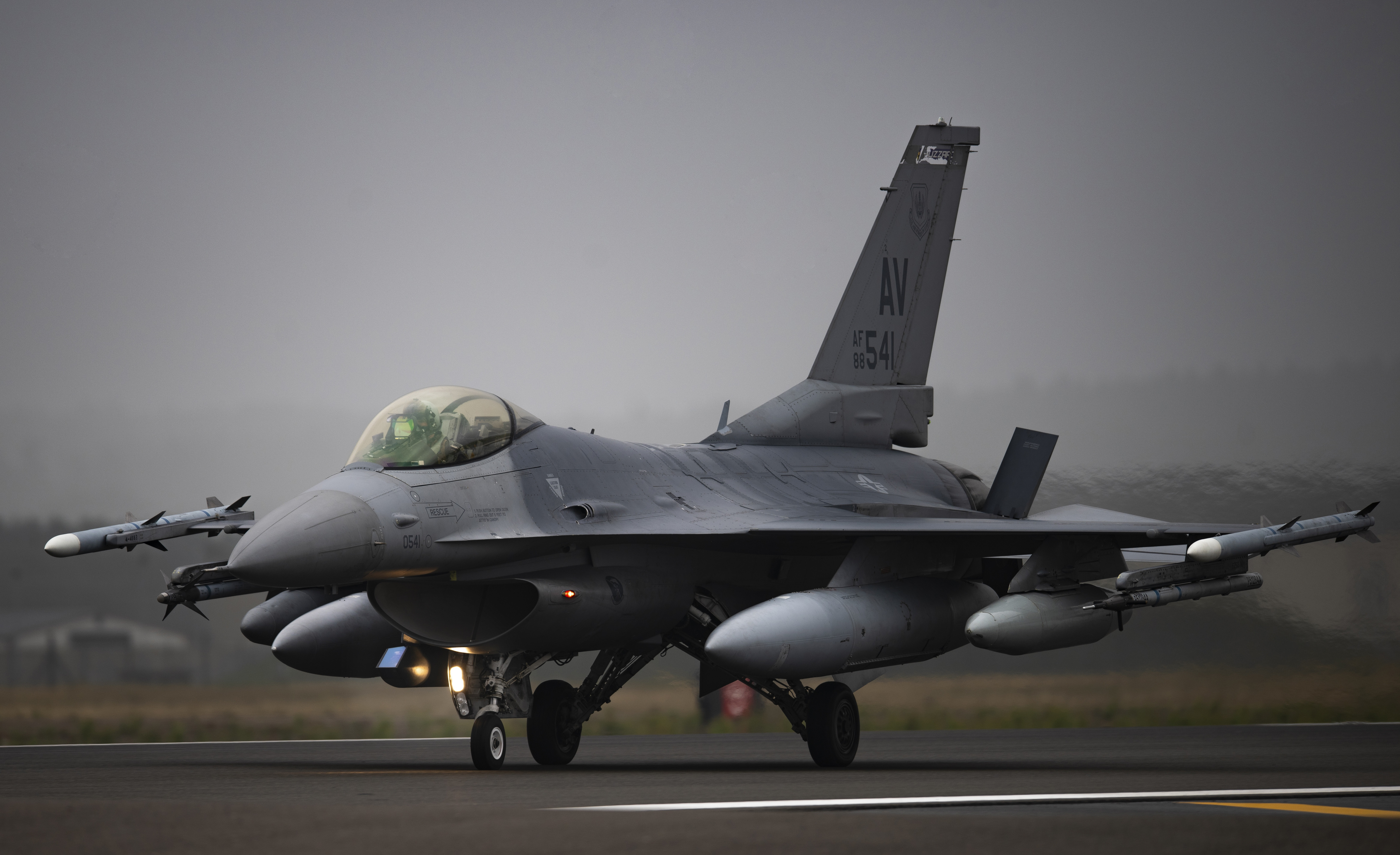 Business Insider: Россия уничтожит украинские аэродромы еще до поставок F-16