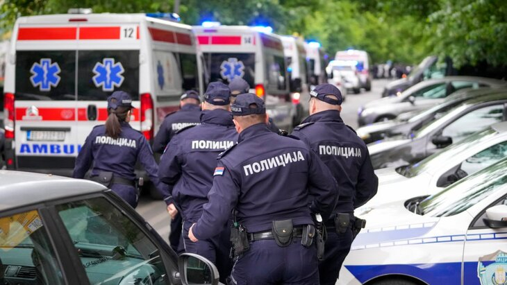 Не менее восьми человек погибли из-за стрельбы в Сербии