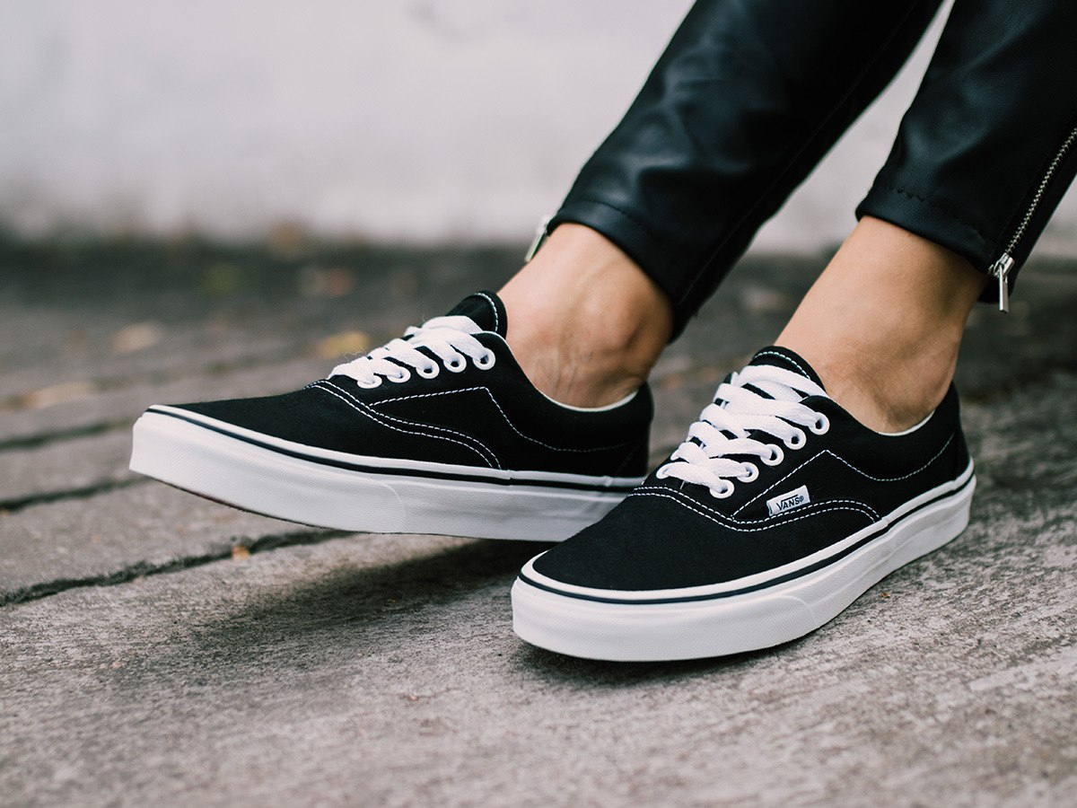 Американский бренд Vans закроет точки в России