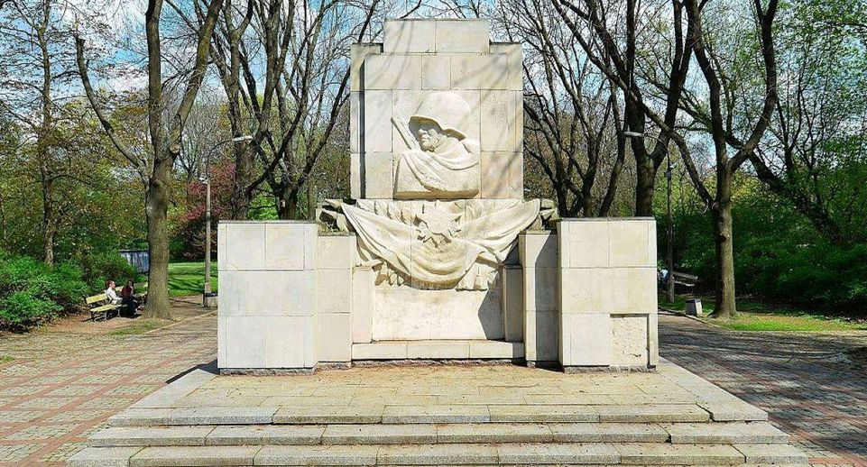 Минобороны: в Польше снесли 468 памятников советским воинам