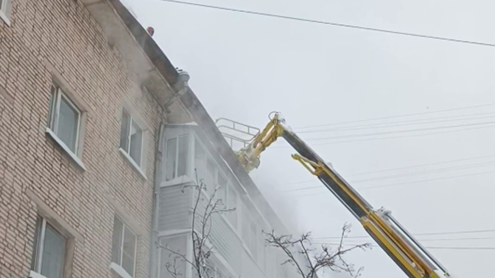 В Туле крыша жилого дома обрушилась под тяжестью снега