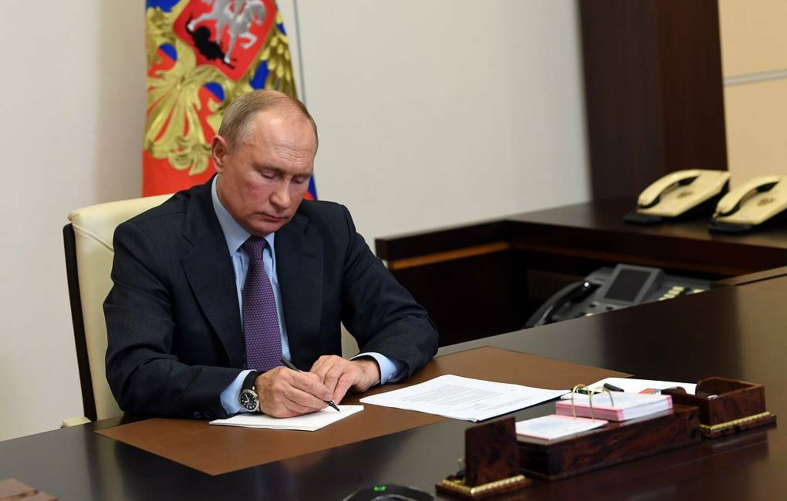 Путин поручил распространить дальневосточную ипотеку на участников спецоперации