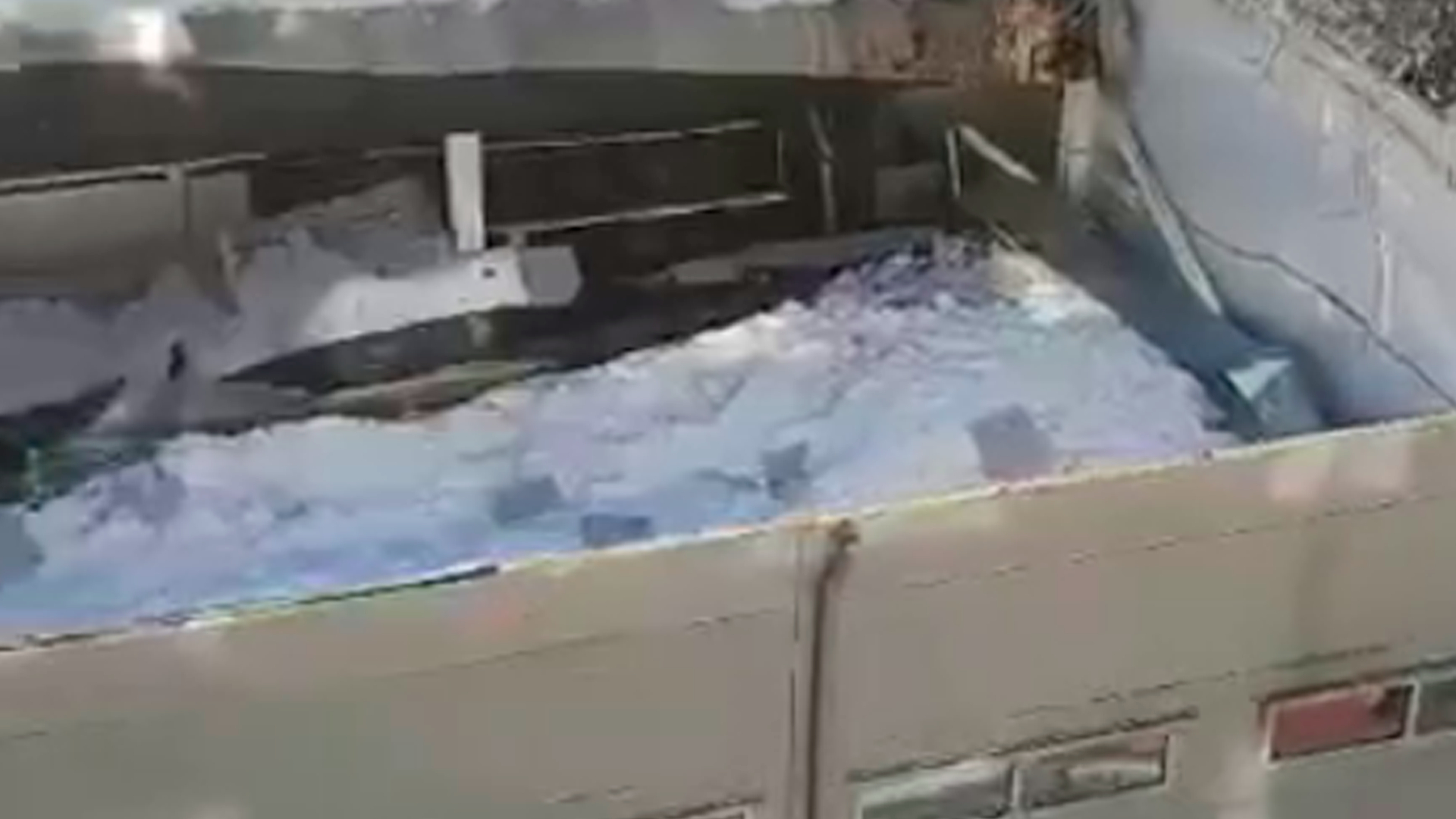 В Подмосковье из-за снега обрушилась крыша супермаркета