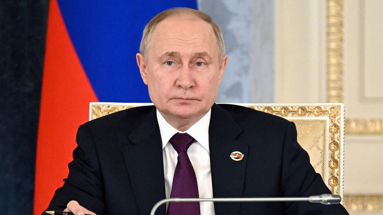 На ПМЭФ представили родословное древо Путина