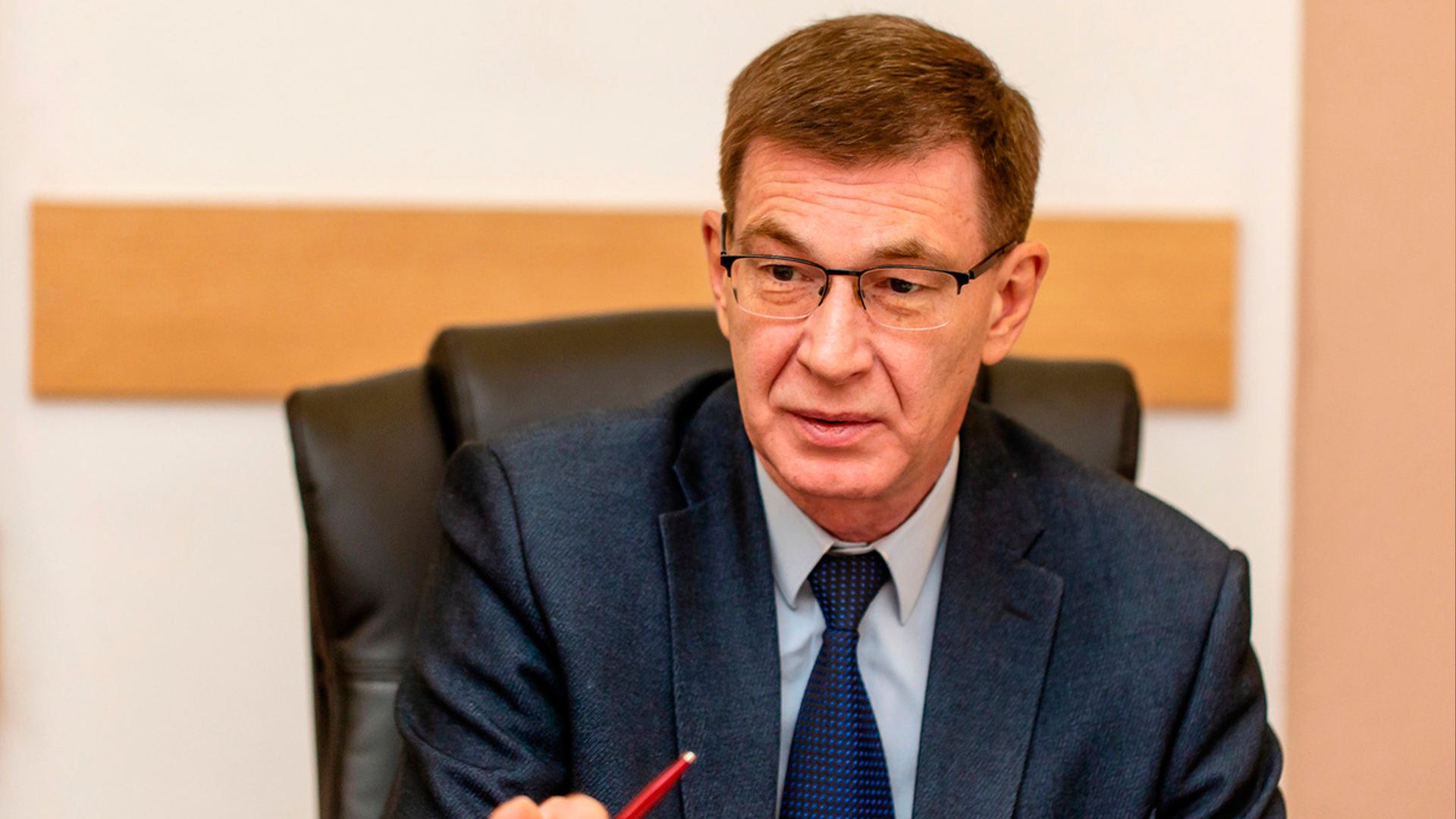 Глава района Челябинска уволился после падения ребенка в яму с кипятком
