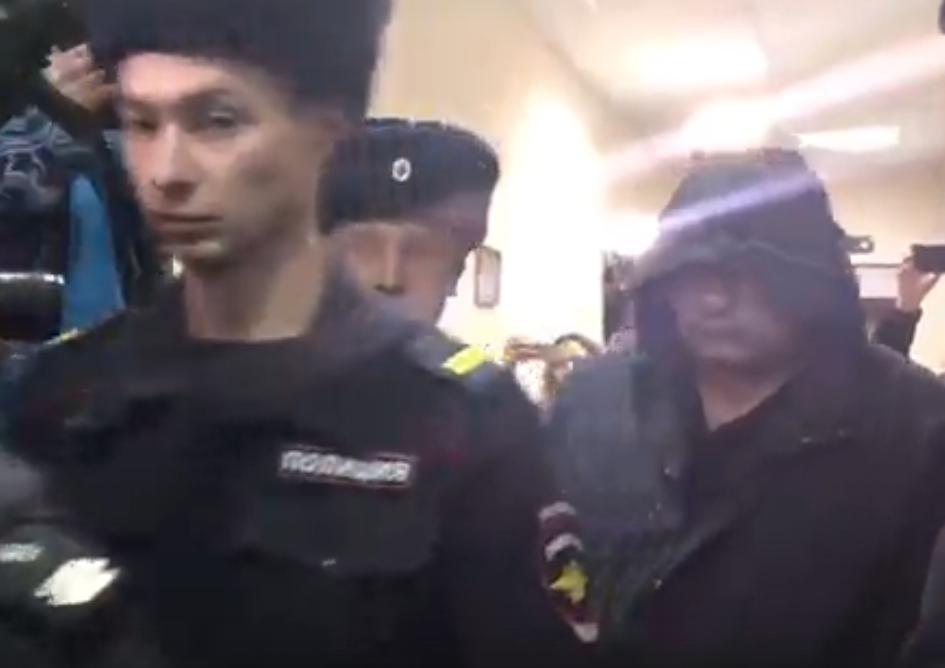 Обвиняемых в изнасиловании девушки полицейских арестовали до 31 декабря