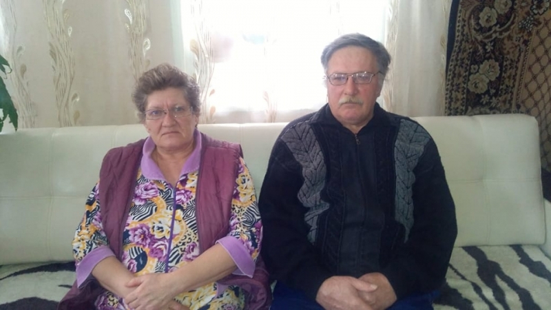 Три молодых парня уверяют, что их избила тяпкой 60-летняя соседка-инвалид
