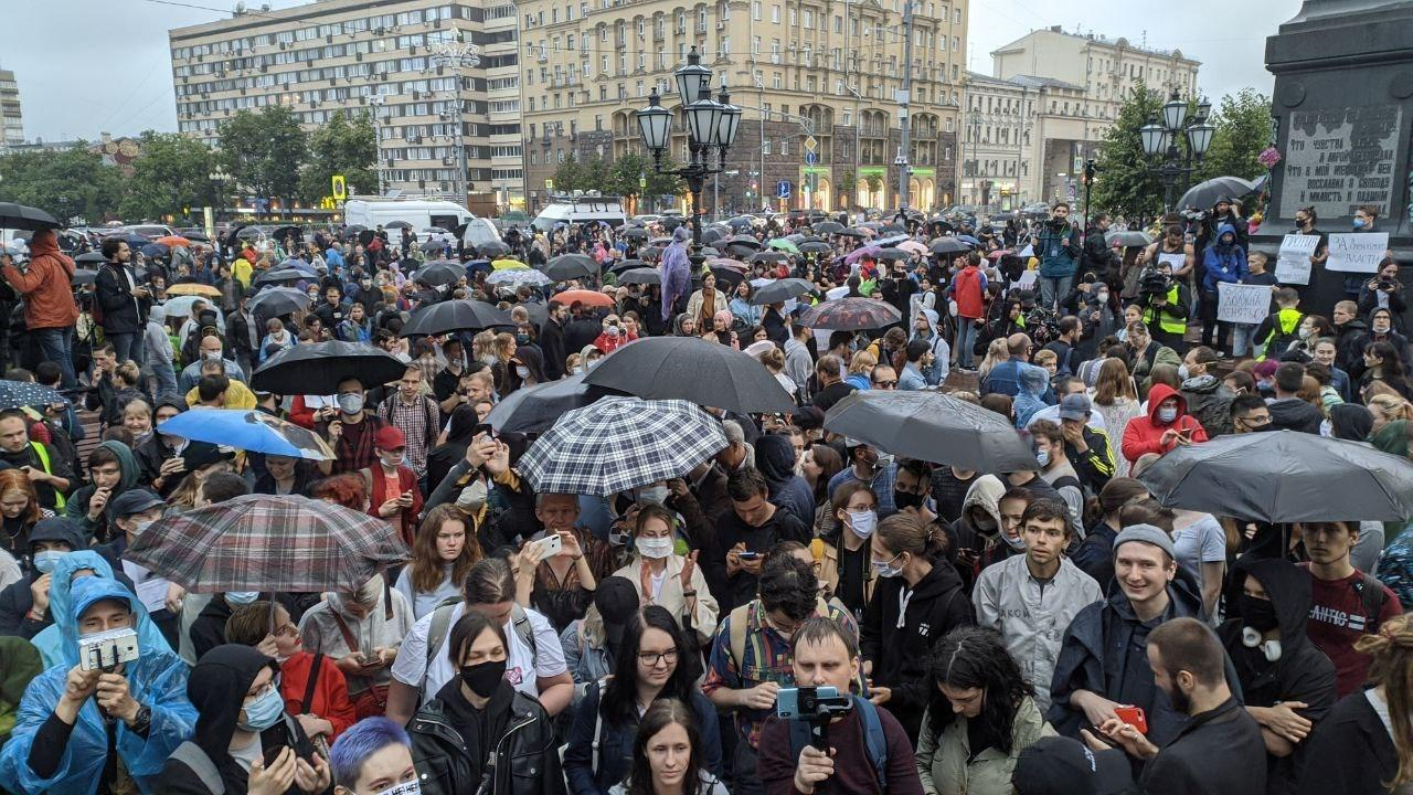 В Москве и Санкт-Петербурге проходят митинги против поправок в Конституцию РФ