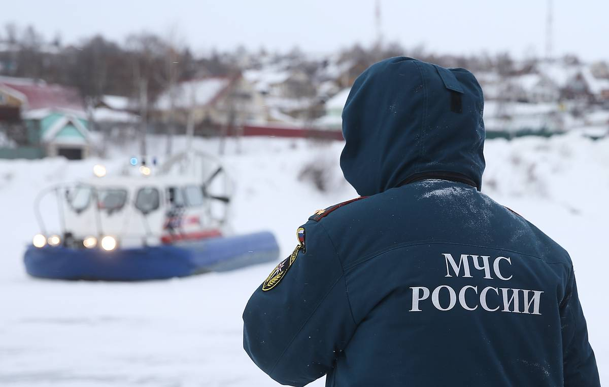 В Приморье утонула семья, провалившись на автомобиле под лед