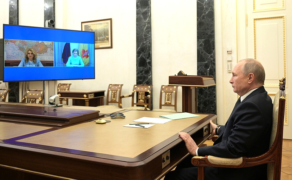 Путин объявил 1-11 мая выходными днями