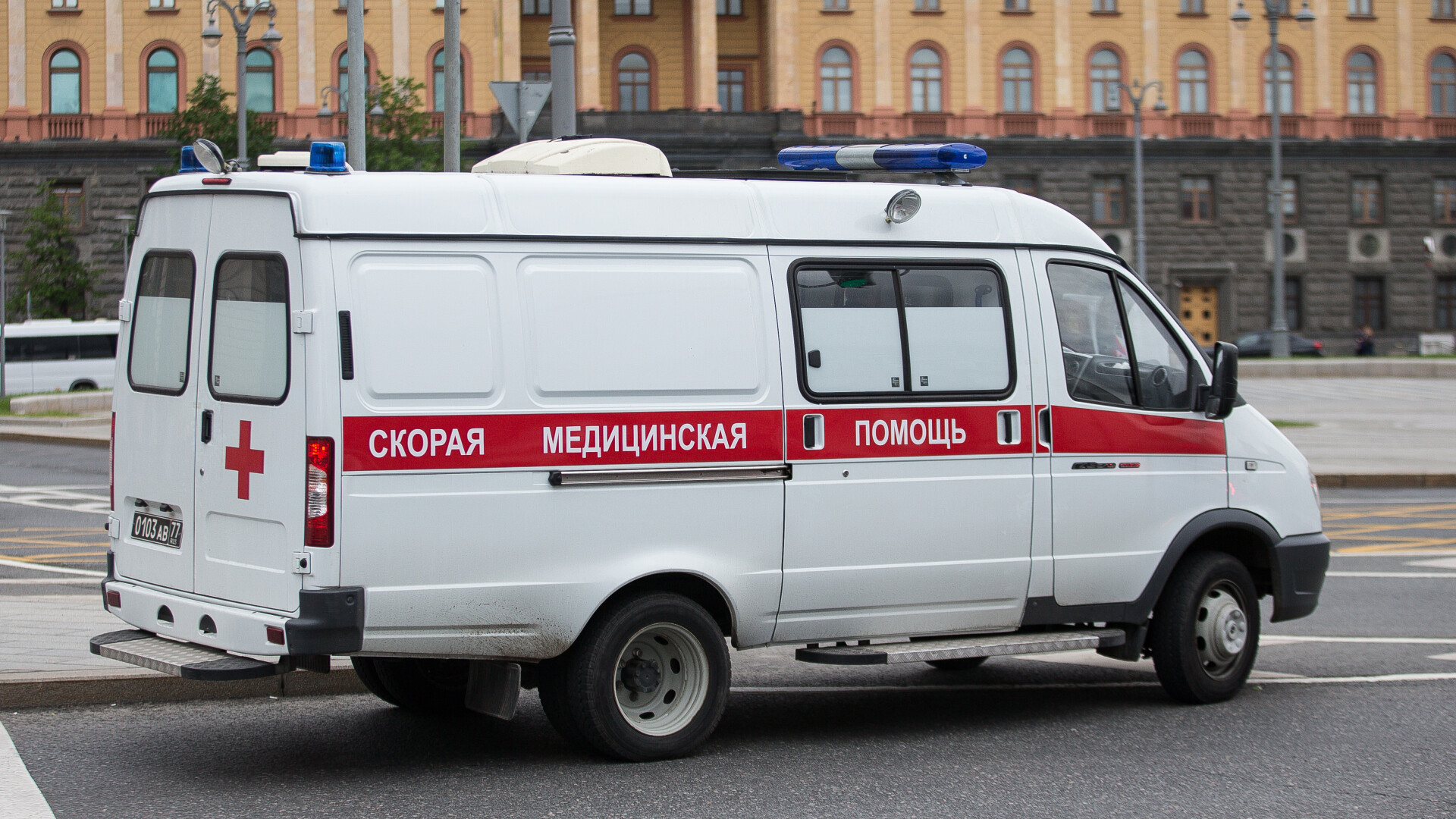 В Томске мужчина под видом врача проник в красную зону больницы и три дня ухаживал за бабушкой 