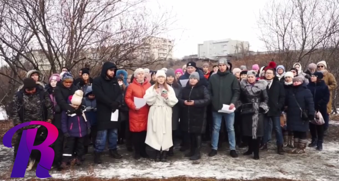 Митинги против обязательной вакцинации и QR-кодов прошли в Улан-Удэ и Воронеже 