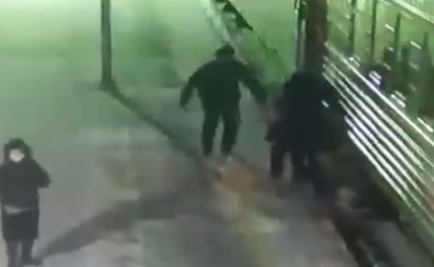 В Тюменской области пассажир упал на рельсы из-за преждевременного начала движения поезда