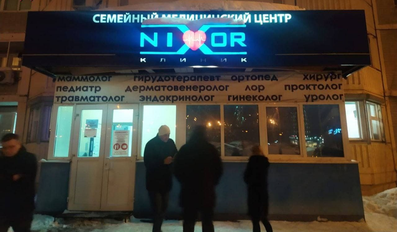 В Химках годовалый малыш пострадал из-за падения снега с крыши медцентра