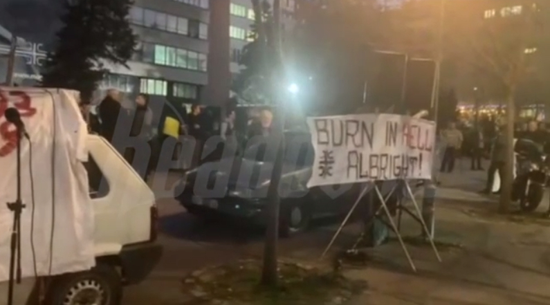 В Белграде проходит митинг в память о жертвах бомбардировок НАТО в Югославии 1999 года