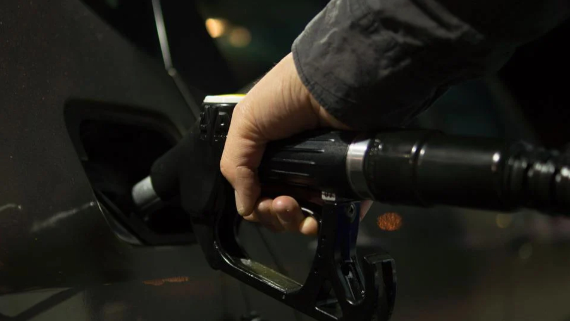Нефтяников обязали продавать больше топлива на биржевых торгах