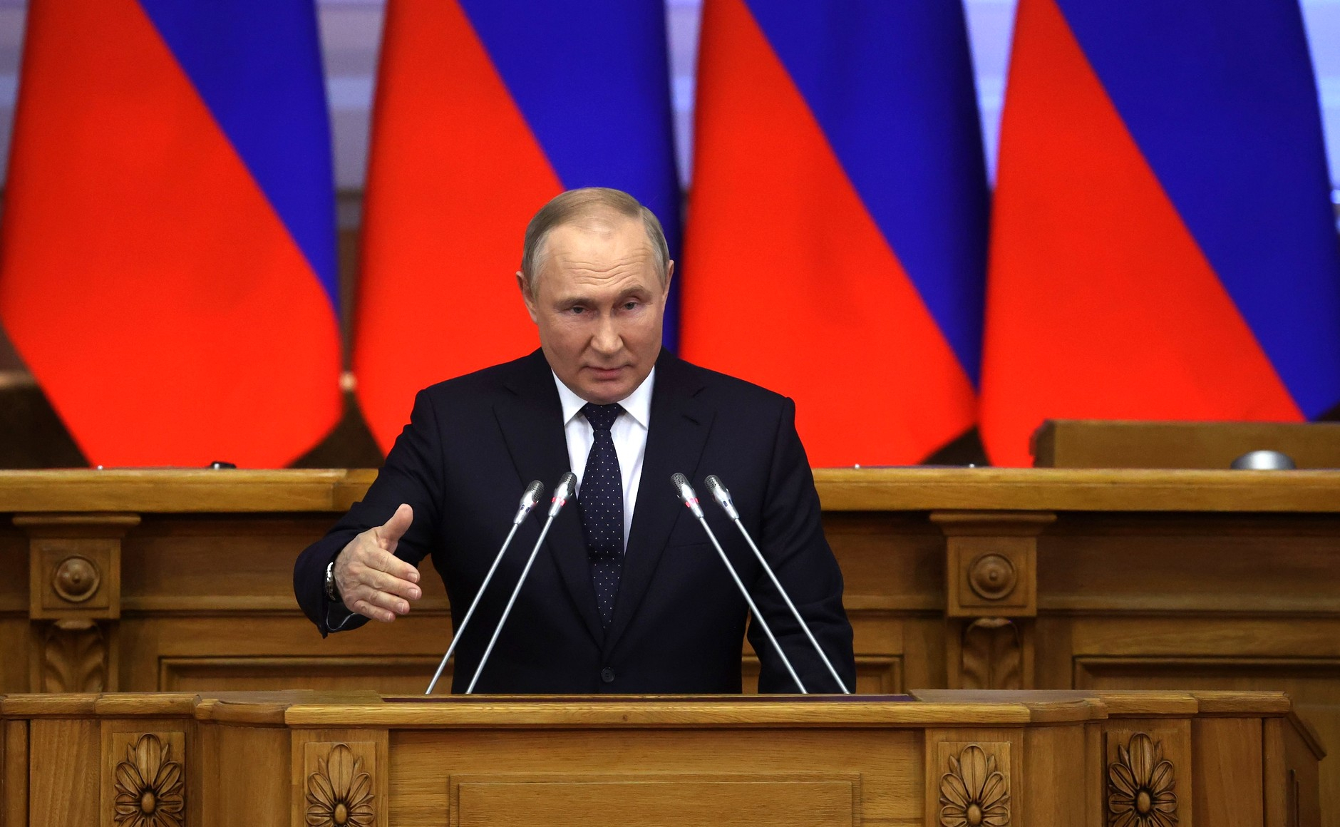 Путин выступил на заседании перед членами Совета законодателей