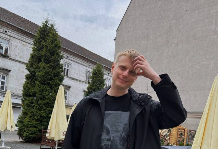 Слава Комиссаренко дает концерты в Польше и помогает Украине
